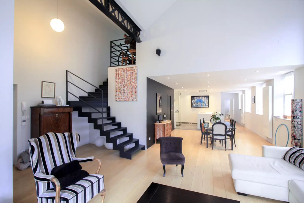 Séjour cathédrale dans appartement créé à Lille