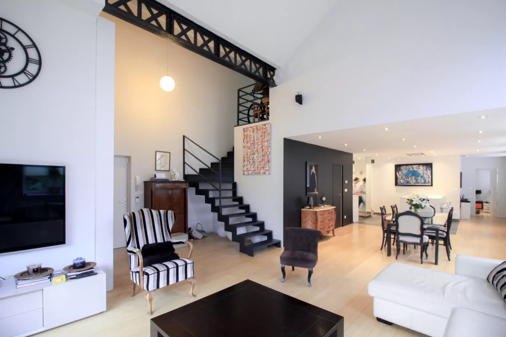 Escalier métallique dans loft à Lille