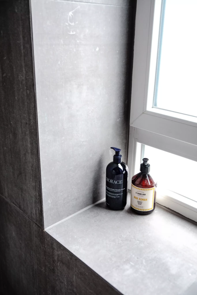 Pierre bleue dans douche sur mesure maison bel étage Mouvaux